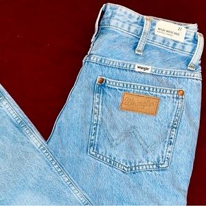 🔥NWT🔥Wrangler Wild West 603 High Rise Straight leg Size: 27” Inseam: 28”